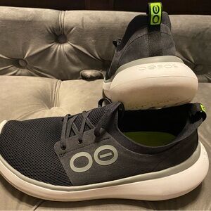 OOFOS Men's Black and Gray Shoes